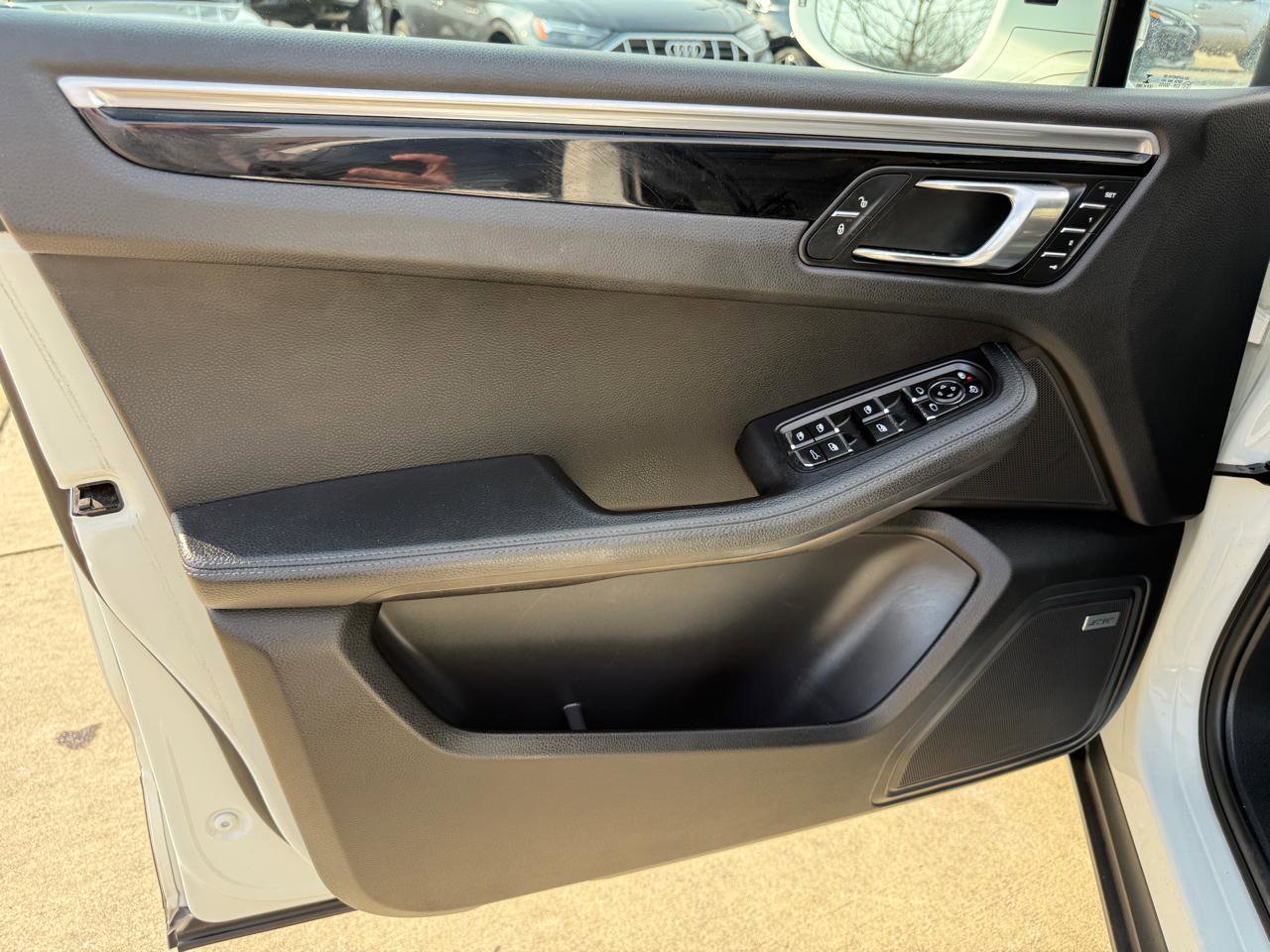 Used 2017 Porsche Macan S image 11