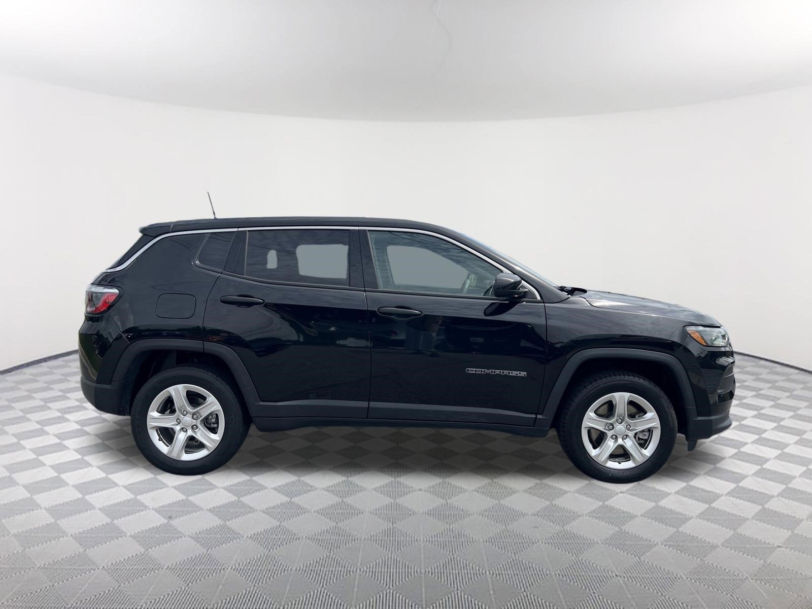 Used 2023 Jeep Compass Sport AWD/4WD image 4