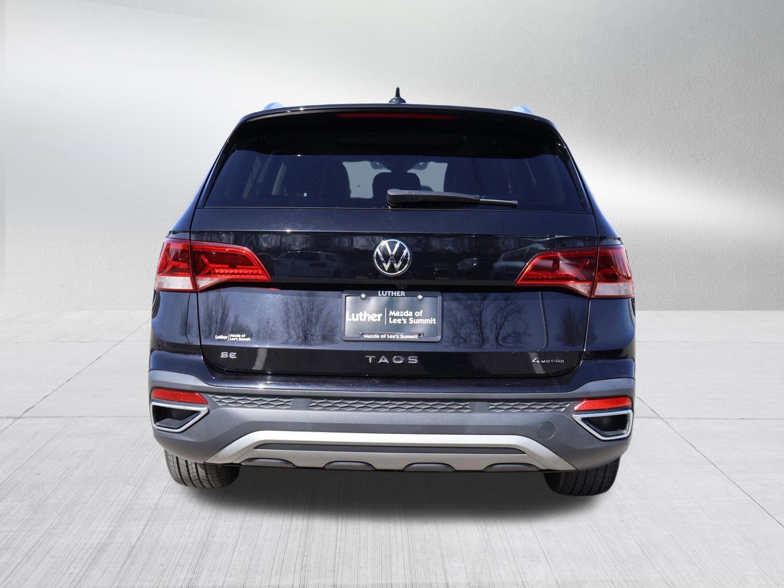 Used 2023 Volkswagen Taos SE w/ Panoramic Sunroof Package AWD/4WD image 6