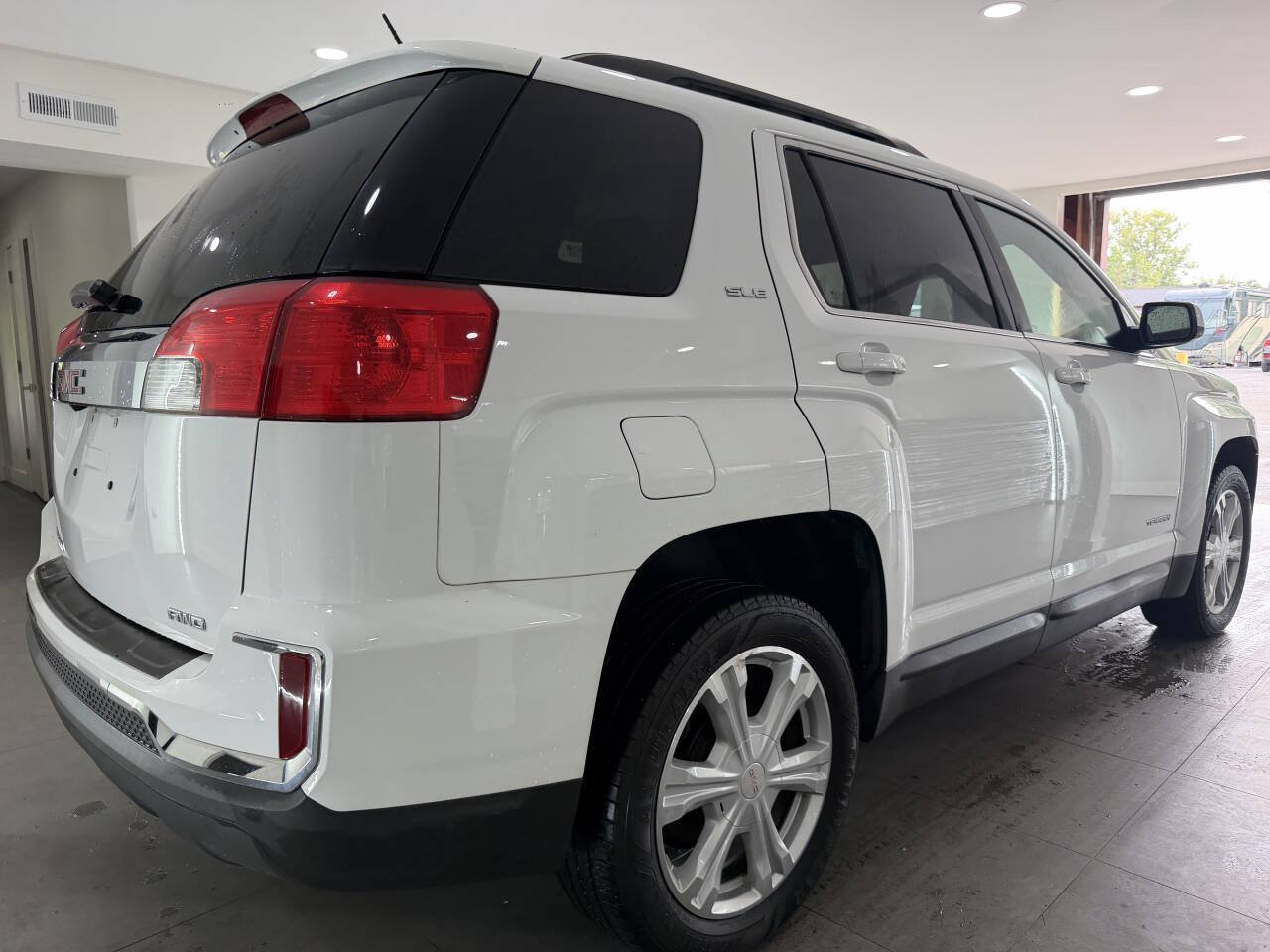 Used 2017 GMC Terrain SLE w/ Convenience Package AWD/4WD image 7