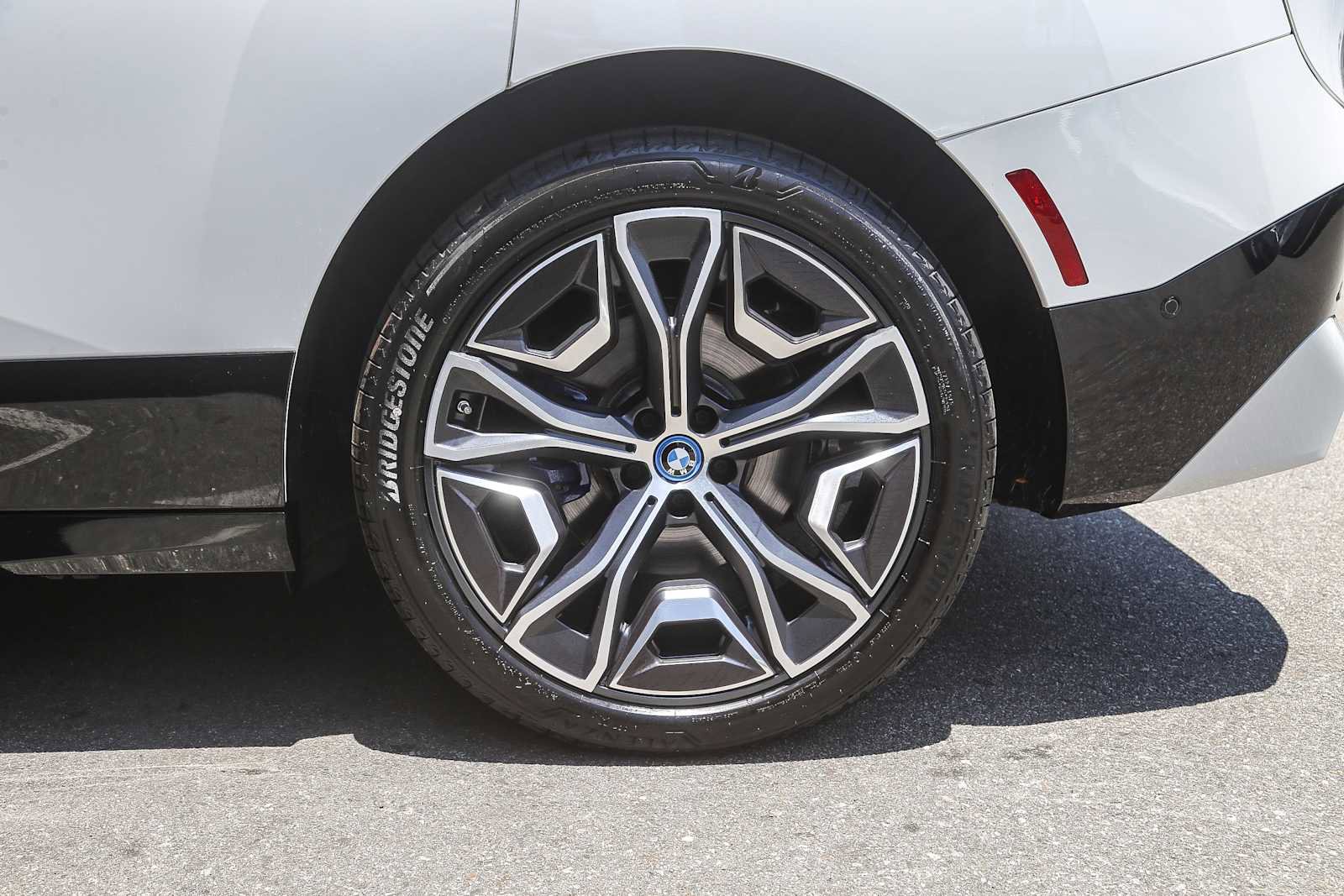 Used 2025 BMW iX xDrive50 image 8