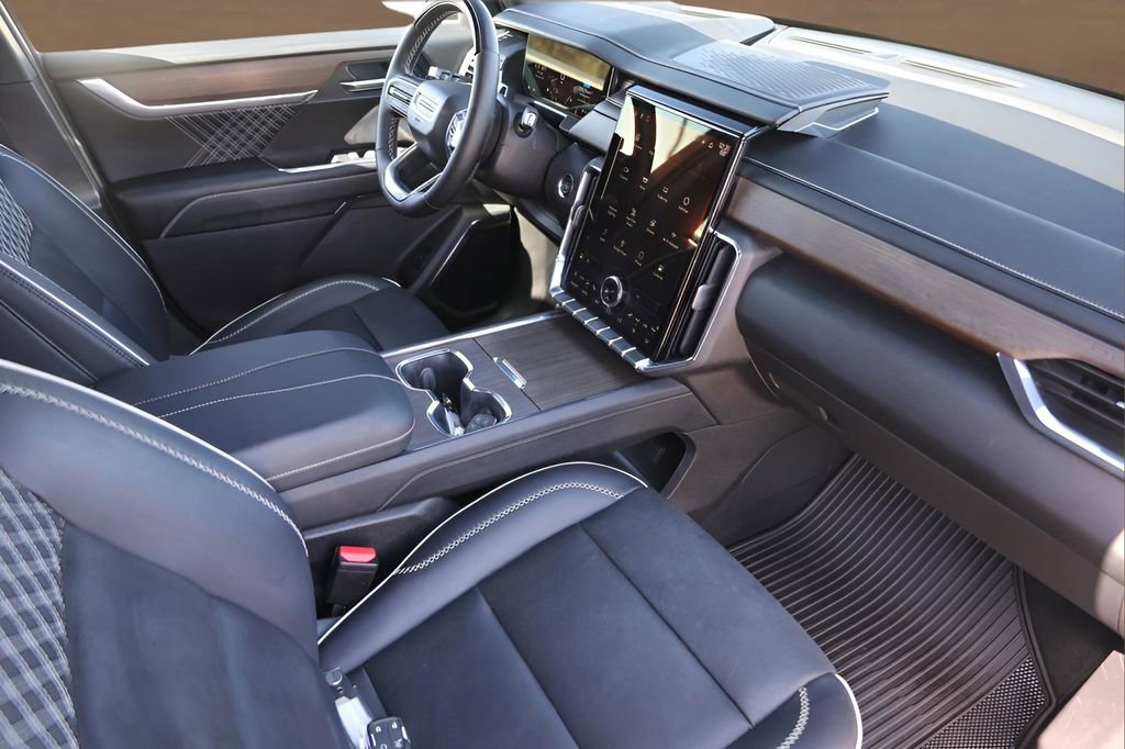 Used 2024 GMC Acadia Denali w/ Super Cruise Package image 29