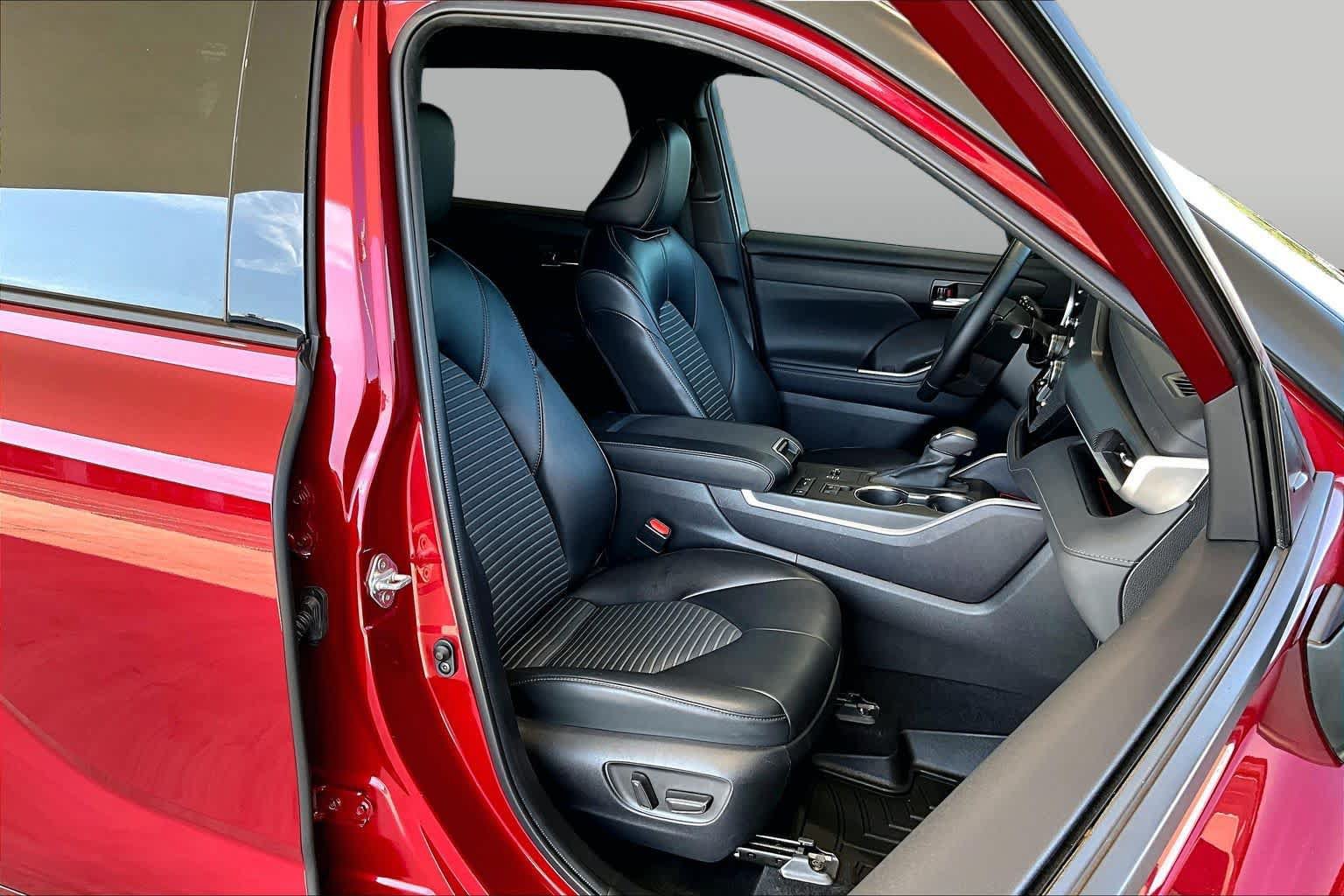 Used 2022 Toyota Highlander XSE FWD image 8