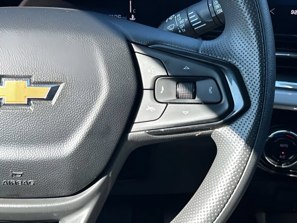 Used 2025 Chevrolet Trax LT FWD image 14