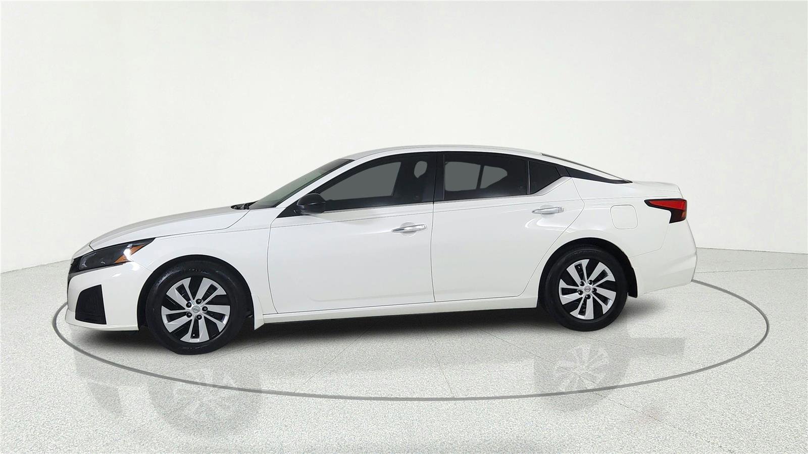 Certified 2024 Nissan Altima 2.5 S FWD image 3