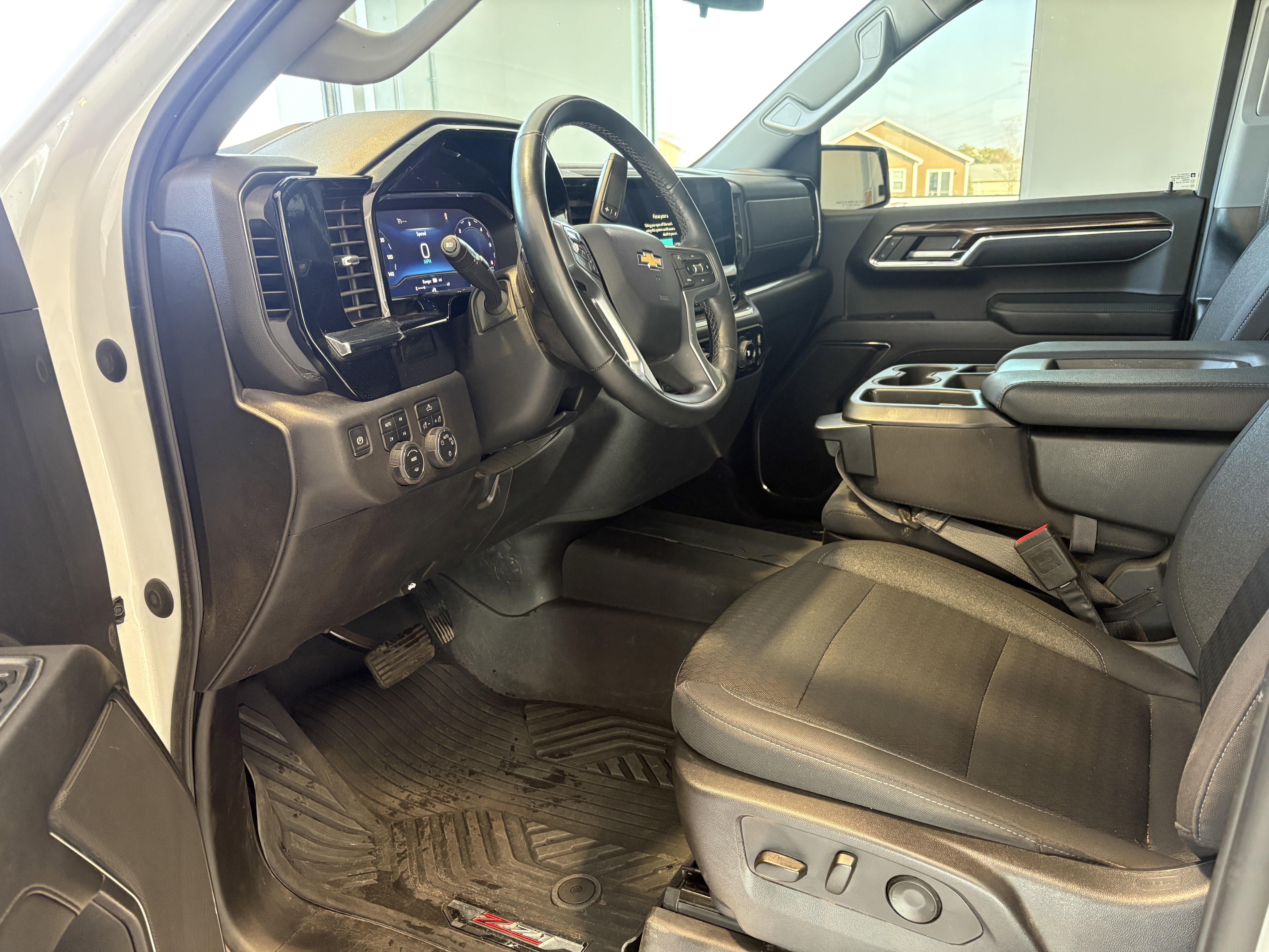 Used 2024 Chevrolet Silverado 1500 LT w/ Z71 Off-Road Package image 8