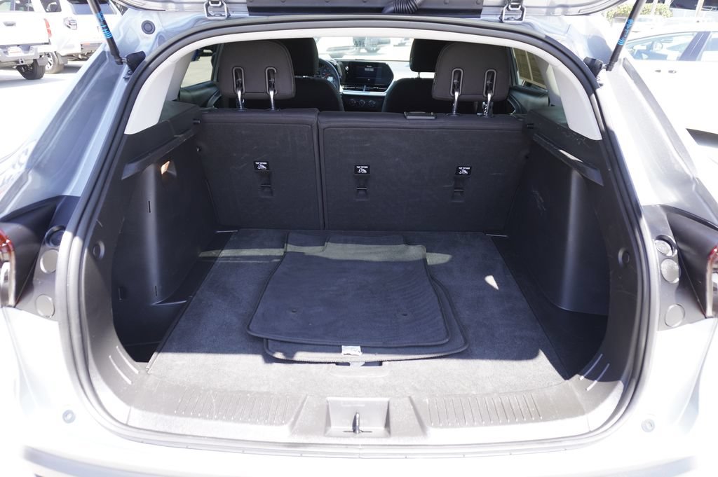 Used 2025 Chevrolet Trax LS FWD image 8