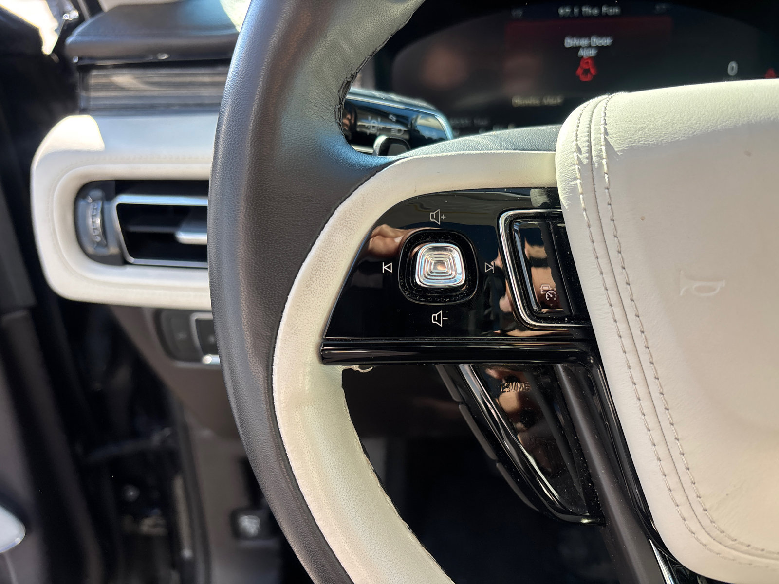 Used 2024 Lincoln Aviator Black Label w/ Jet Package image 17