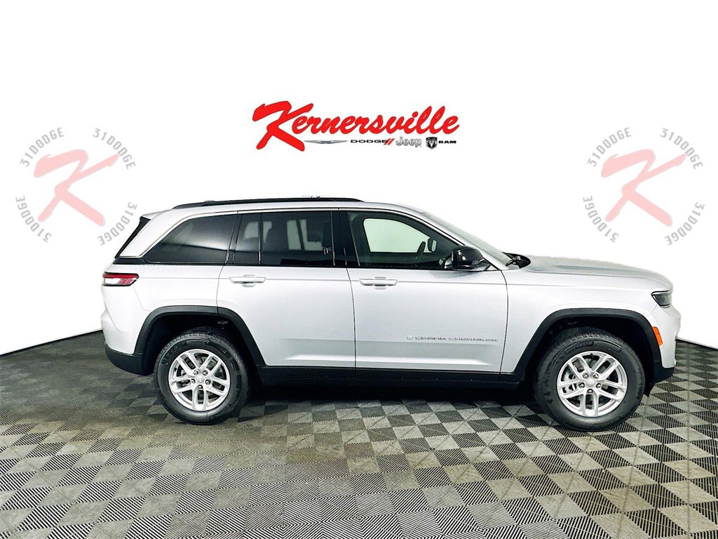 New 2025 Jeep Grand Cherokee Laredo X image 8