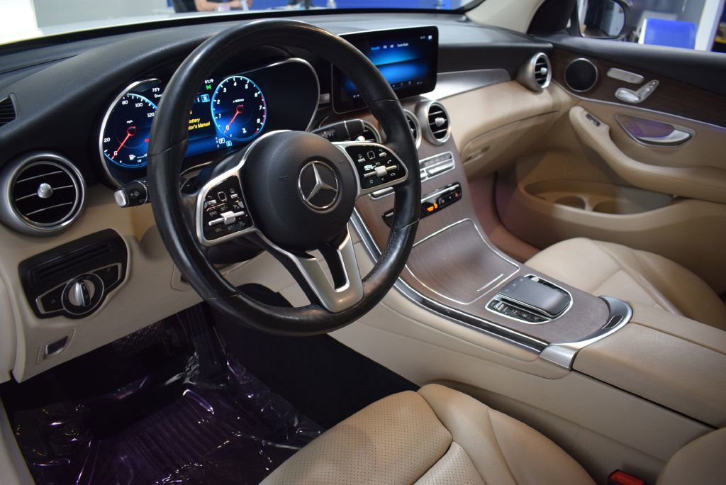 Used 2021 Mercedes-Benz GLC 300 4MATIC w/ Premium Package image 8