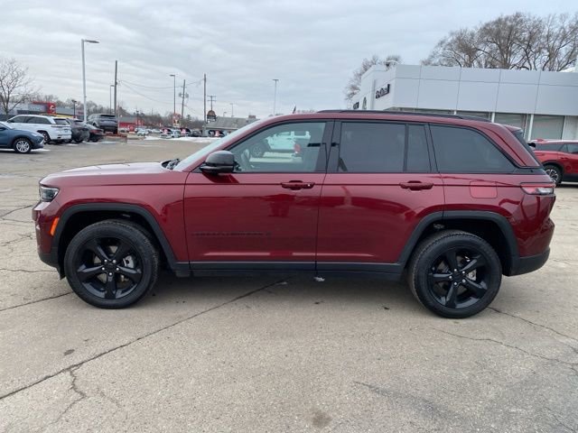 Used 2024 Jeep Grand Cherokee Altitude image 8