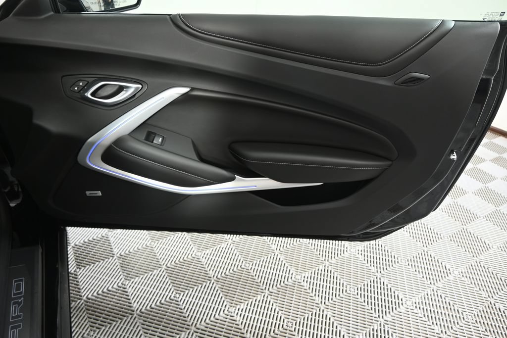 Used 2018 Chevrolet Camaro SS RWD image 12