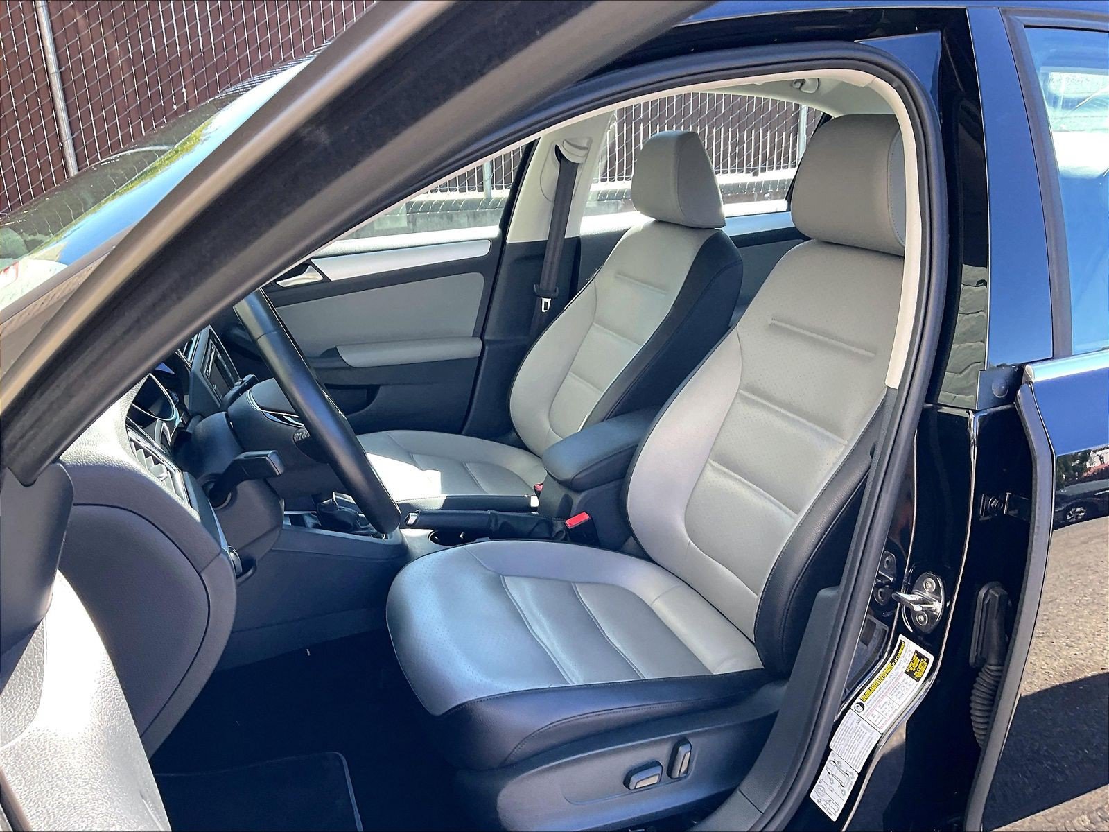Used 2015 Volkswagen Jetta SEL Premium FWD image 24