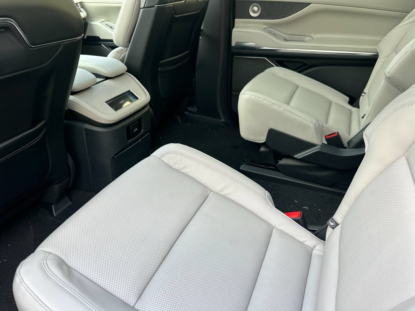 New 2026 Lincoln Navigator L Reserve AWD/4WD image 11