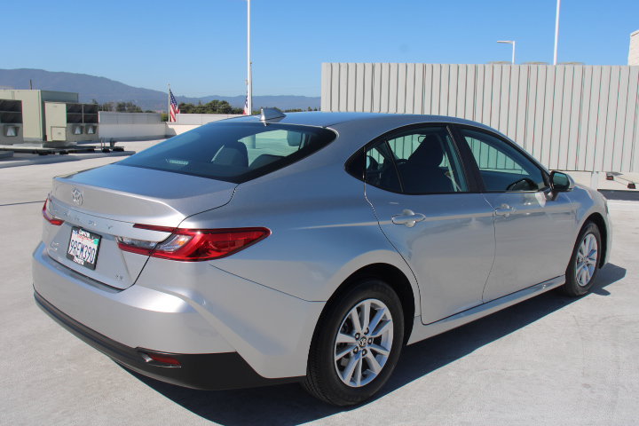 Used 2025 Toyota Camry LE AWD/4WD image 3