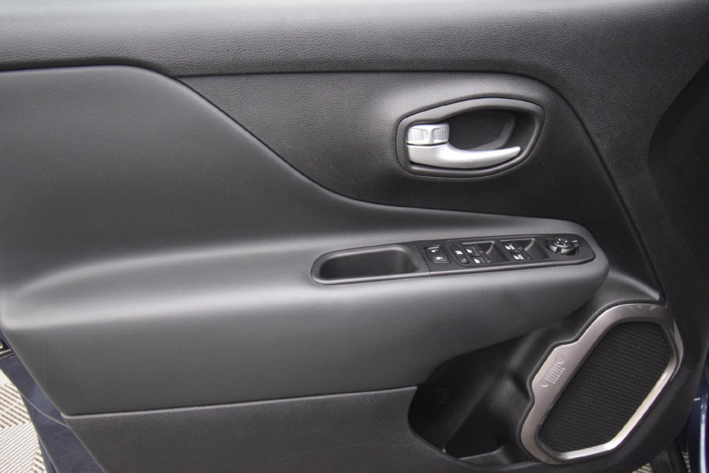 Used 2023 Jeep Renegade Latitude w/ Premium Group AWD/4WD image 20