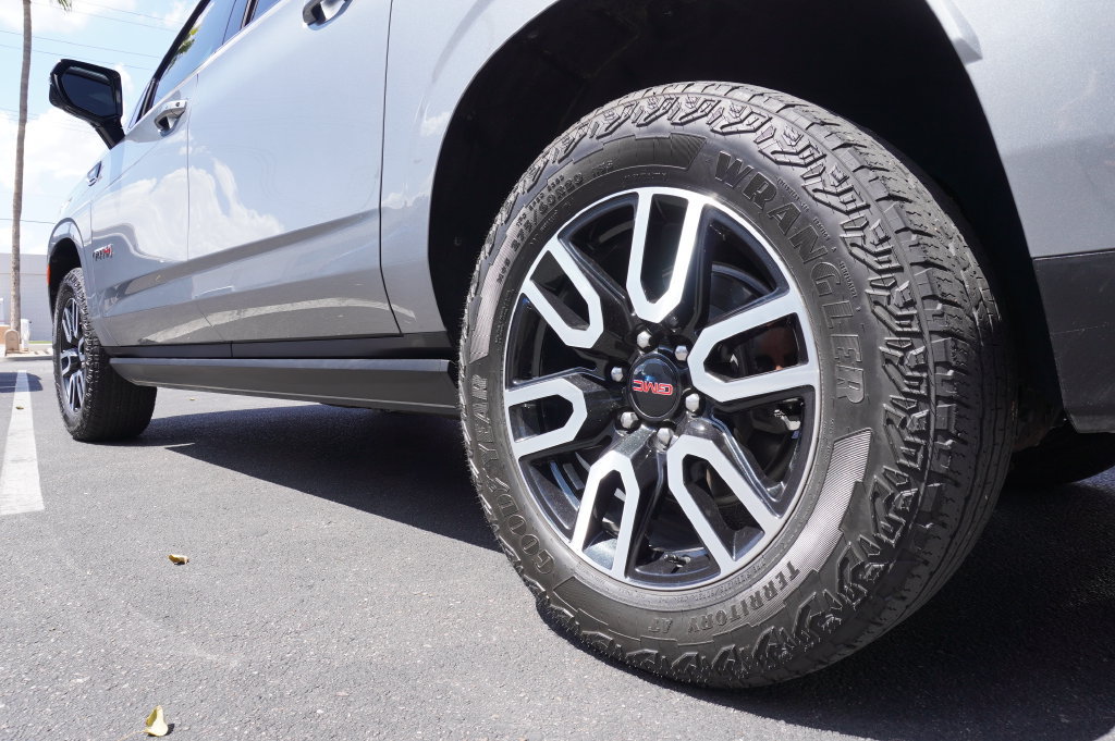 Certified 2024 GMC Yukon XL AT4 w/ AT4 Premium Package AWD/4WD image 7