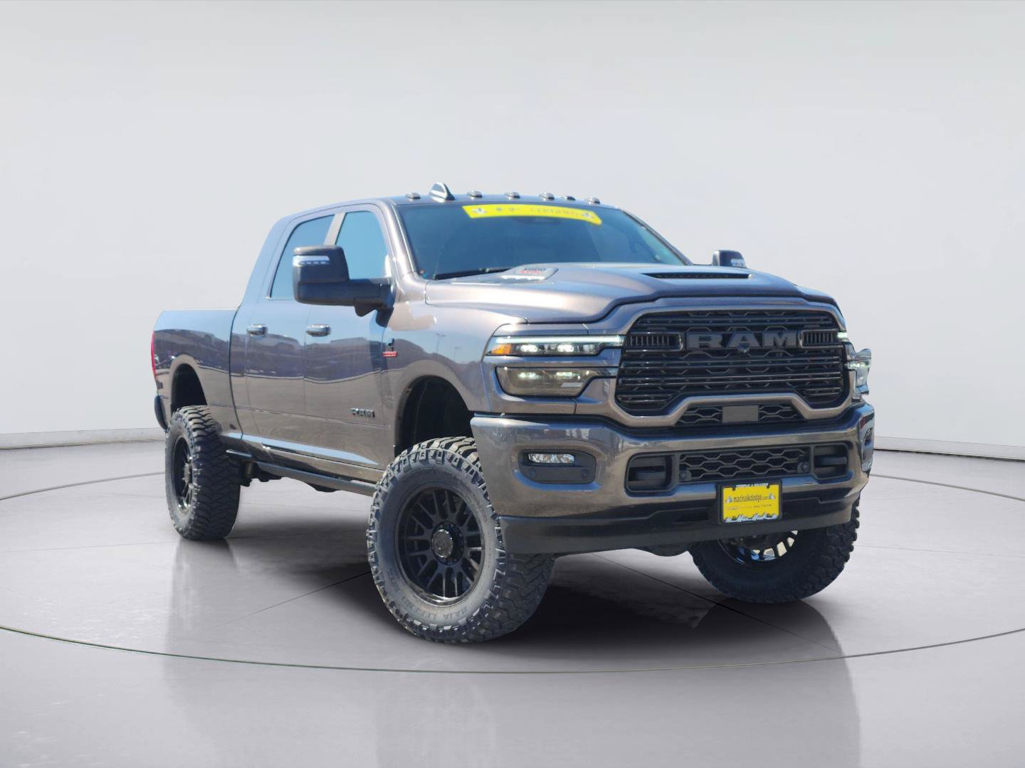 Used 2025 RAM 2500 Laramie AWD/4WD image 1