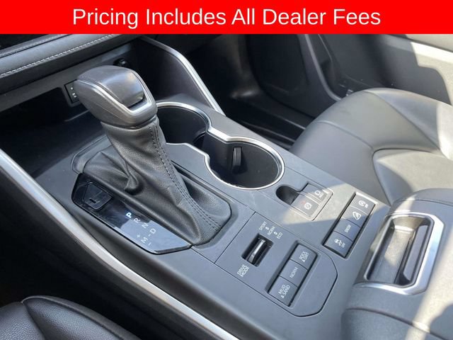 Used 2022 Toyota Highlander XLE AWD/4WD image 40