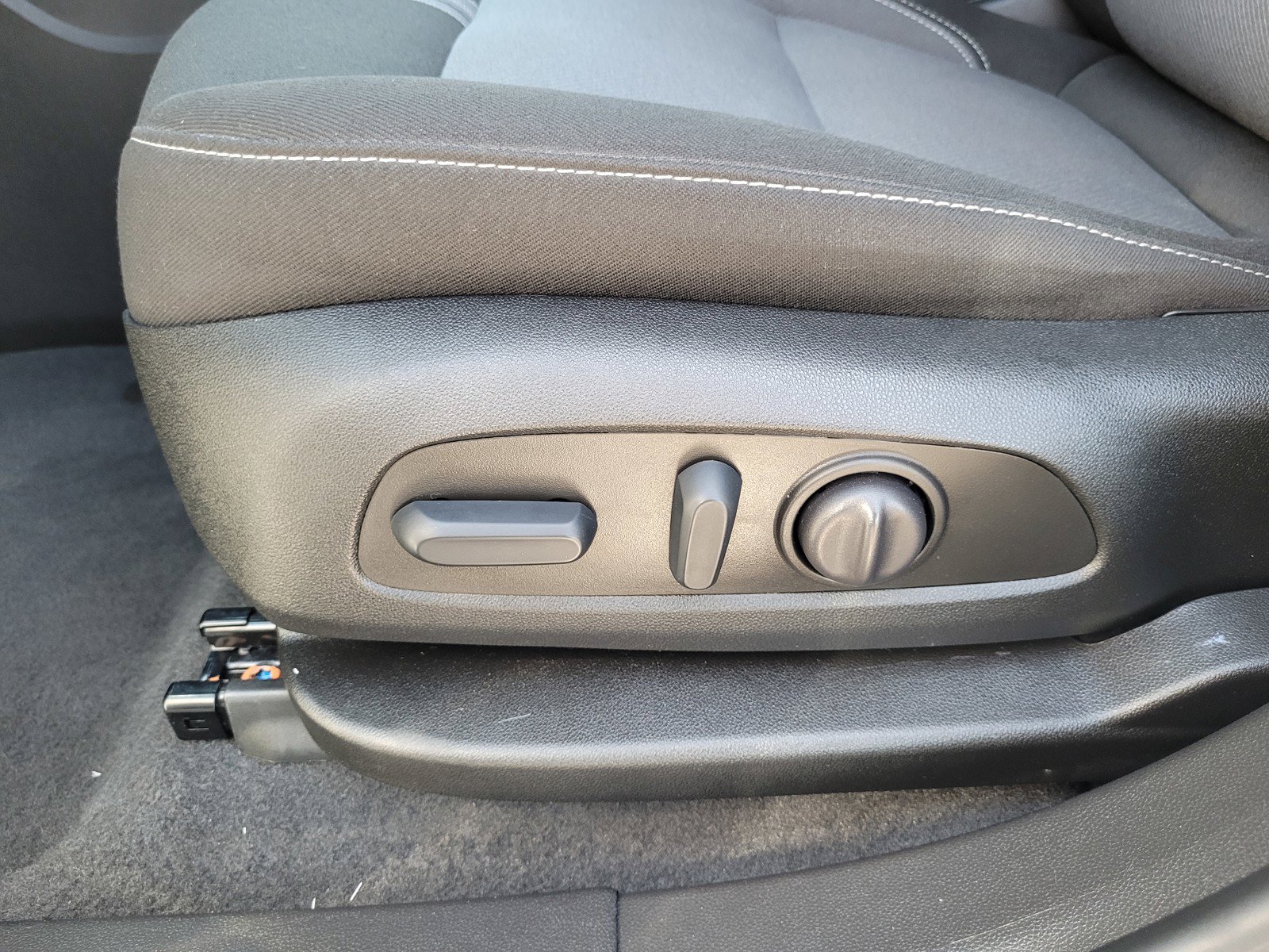 Used 2025 Chevrolet Blazer LT FWD image 11