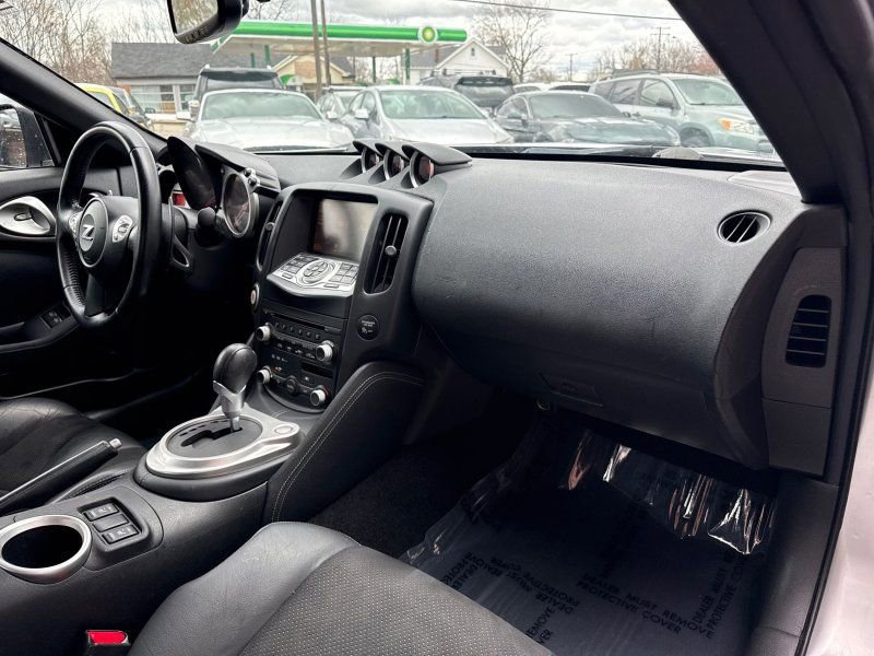 Used 2009 Nissan 370Z Touring w/ Sport Pkg image 14