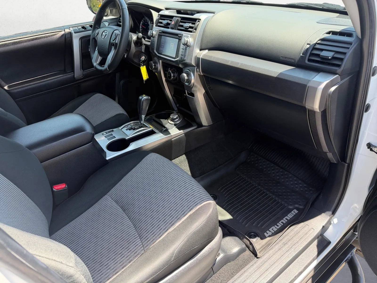 Used 2017 Toyota 4Runner SR5 AWD/4WD image 20