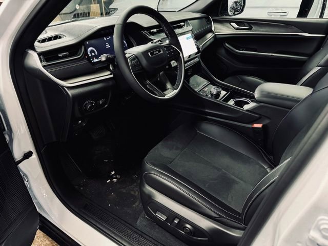 New 2026 Jeep Grand Cherokee Altitude image 16