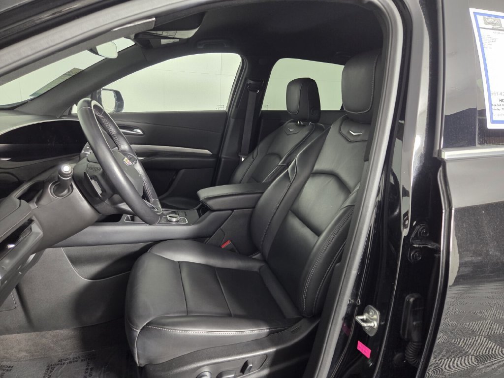 Used 2025 Cadillac XT4 Premium Luxury FWD image 9