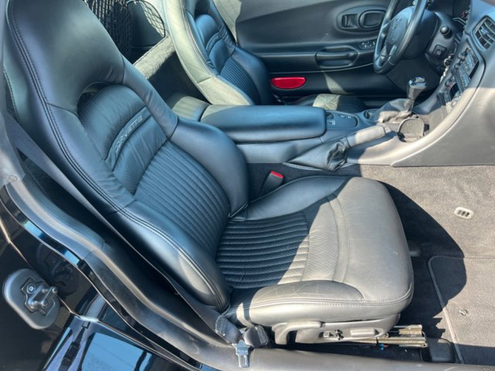 Used 2004 Chevrolet Corvette Coupe w/ Preferred Equipment Group image 18