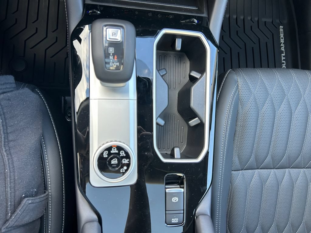 New 2026 Mitsubishi Outlander SEL FWD image 32
