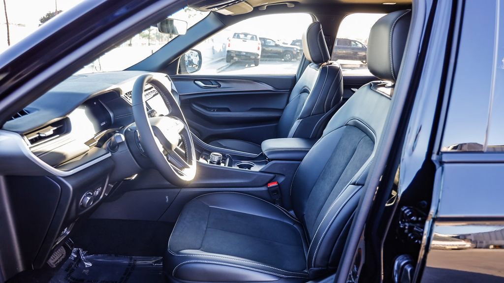 New 2025 Jeep Grand Cherokee L Altitude image 19