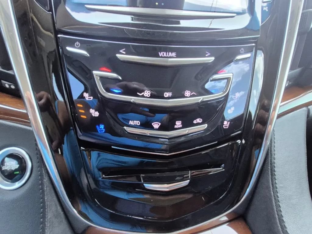 Used 2018 Cadillac Escalade Luxury RWD image 29