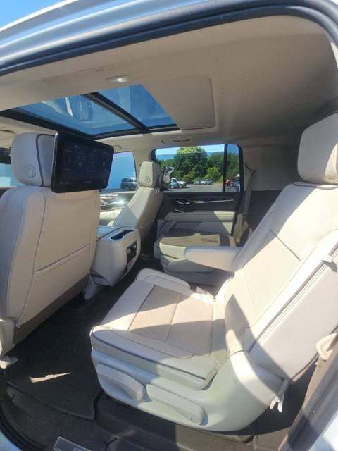 Used 2021 GMC Yukon XL Denali w/ Denali Premium Package image 6