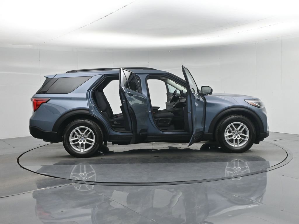 Used 2025 Ford Explorer Active image 5