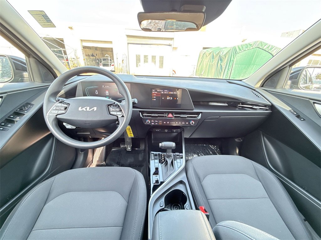 Used 2025 Kia Niro LX image 21