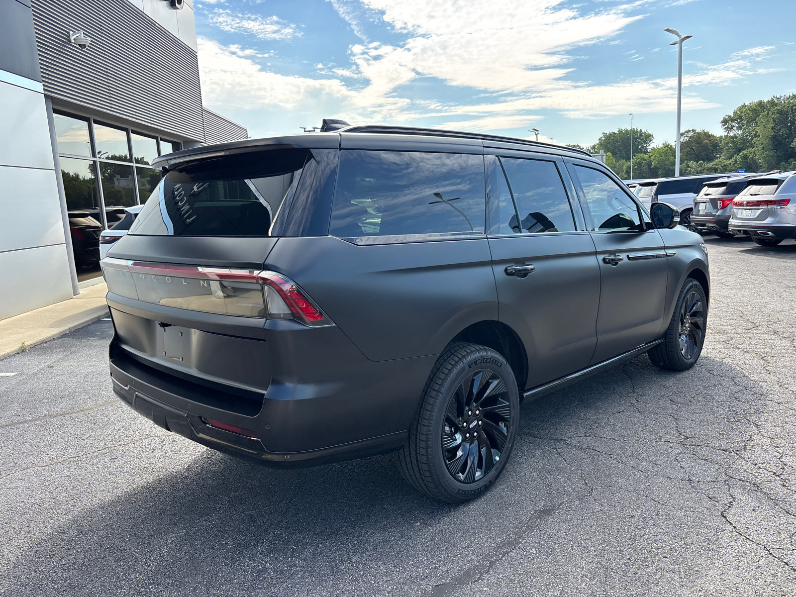 New 2027 Lincoln Navigator Reserve w/ Jet Appearance Package AWD/4WD image 7