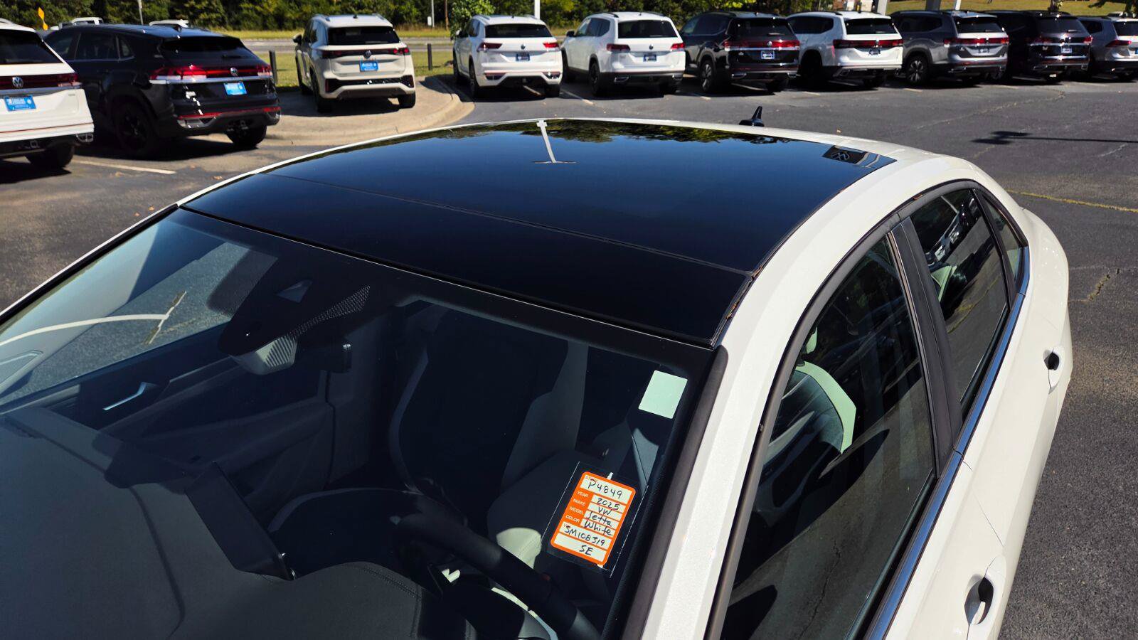Certified 2025 Volkswagen Jetta SE w/ Sunroof Package FWD image 11