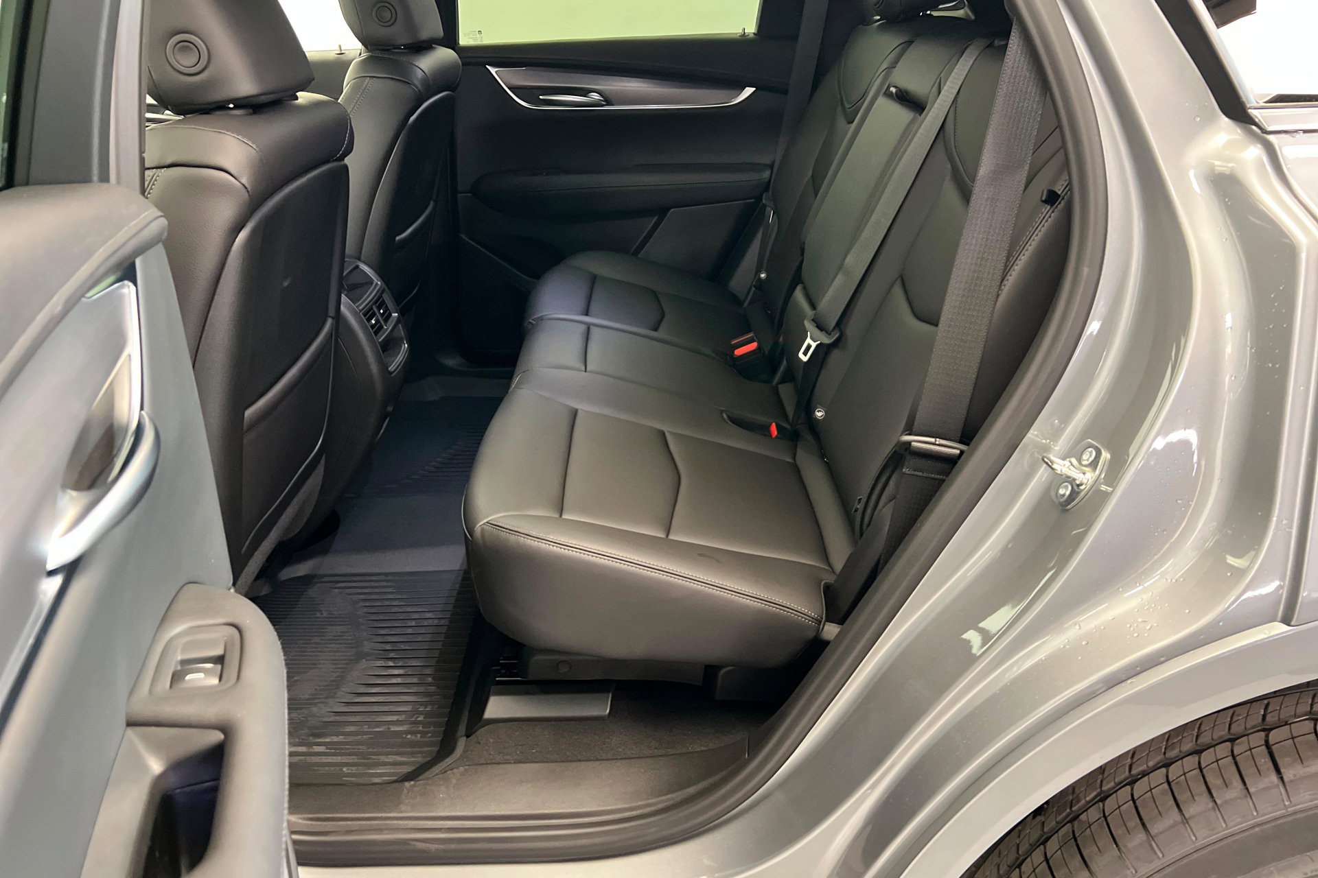 New 2026 Cadillac XT5 Luxury w/ LPO, Floor Liner Package image 22