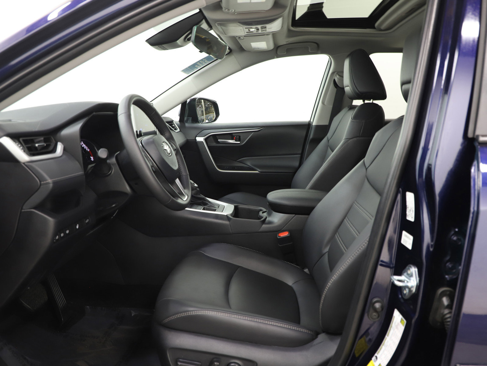Used 2025 Toyota RAV4 XLE Premium w/ Weather Package AWD/4WD image 25