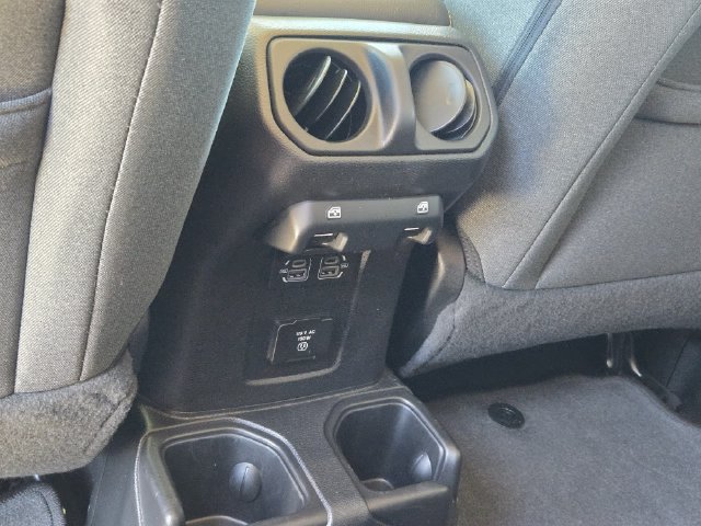 Certified 2026 Jeep Wrangler Unlimited Sahara AWD/4WD image 38