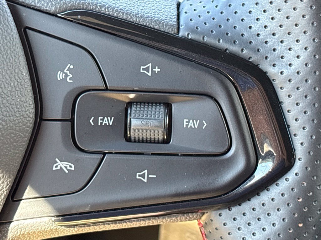Certified 2026 Chevrolet Trax RS FWD image 19