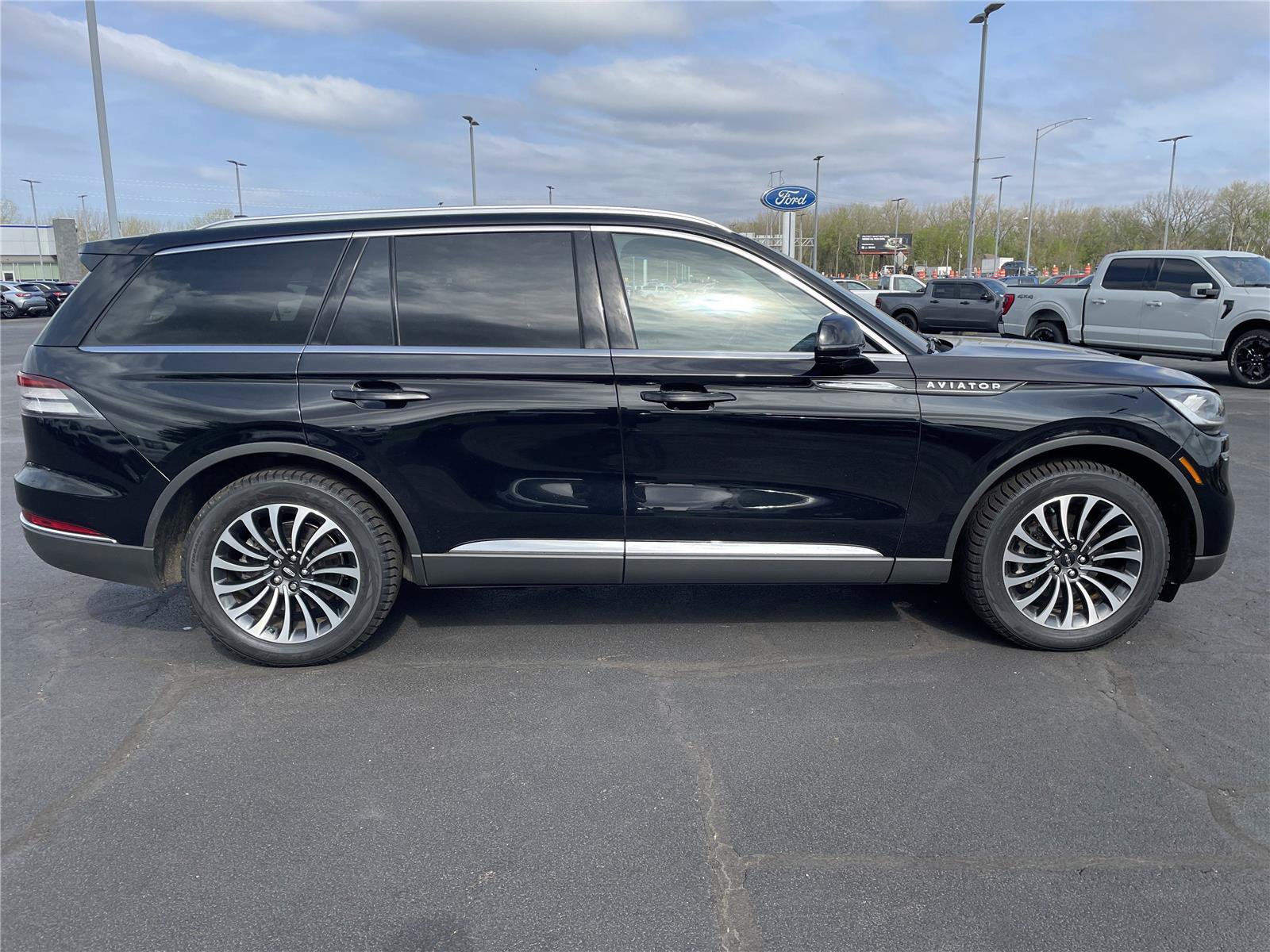 Used 2023 Lincoln Aviator Reserve AWD/4WD image 6