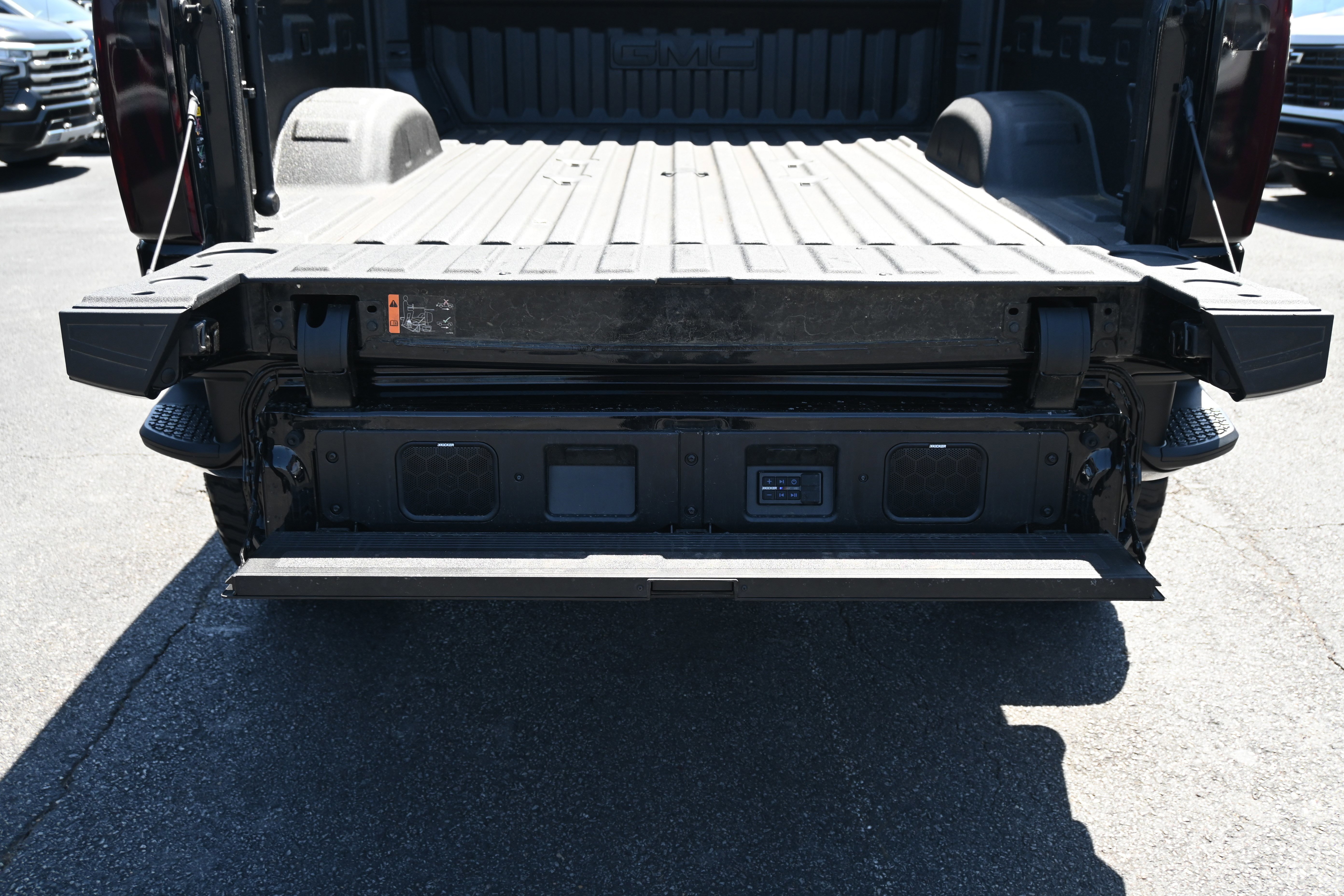 Used 2025 GMC Sierra 2500 Denali Ultimate w/ Max Trailering Package image 15