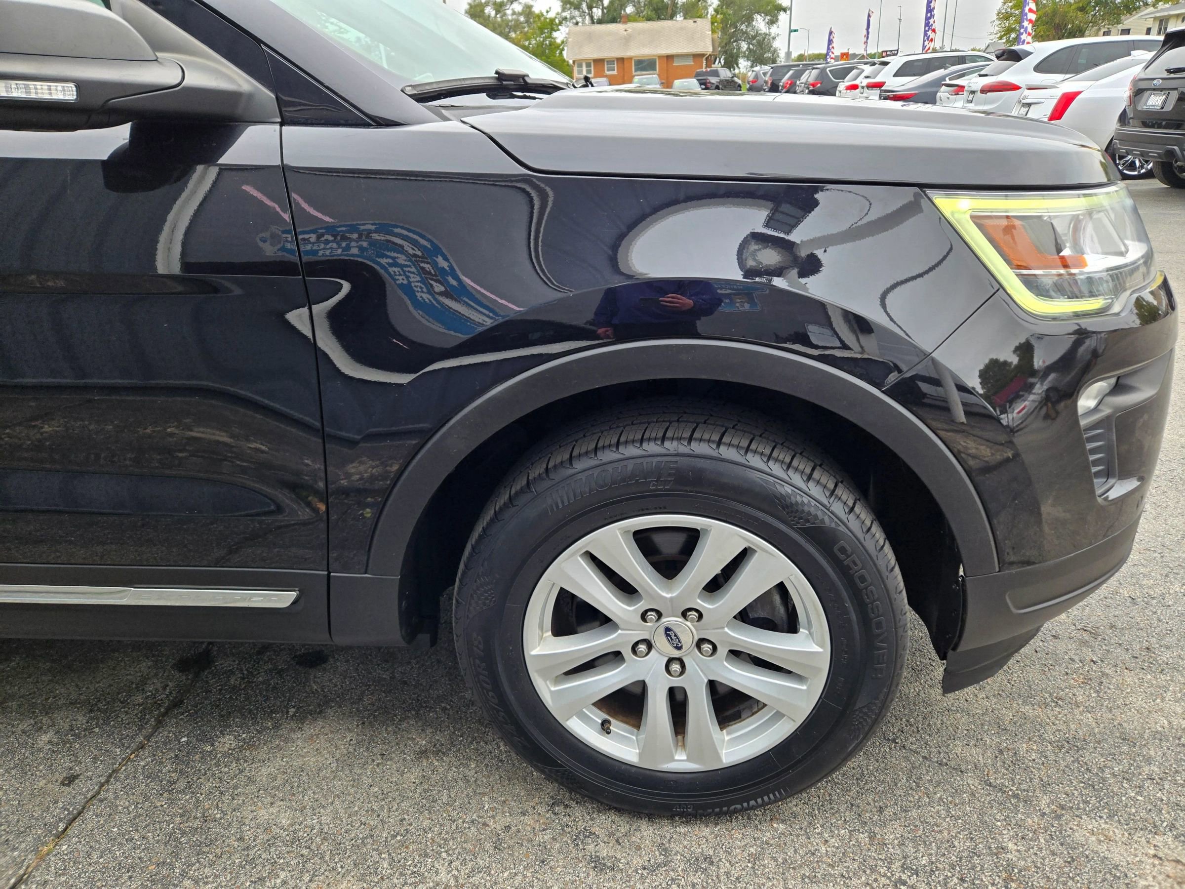 Used 2019 Ford Explorer XLT w/ Equipment Group 202A AWD/4WD image 15