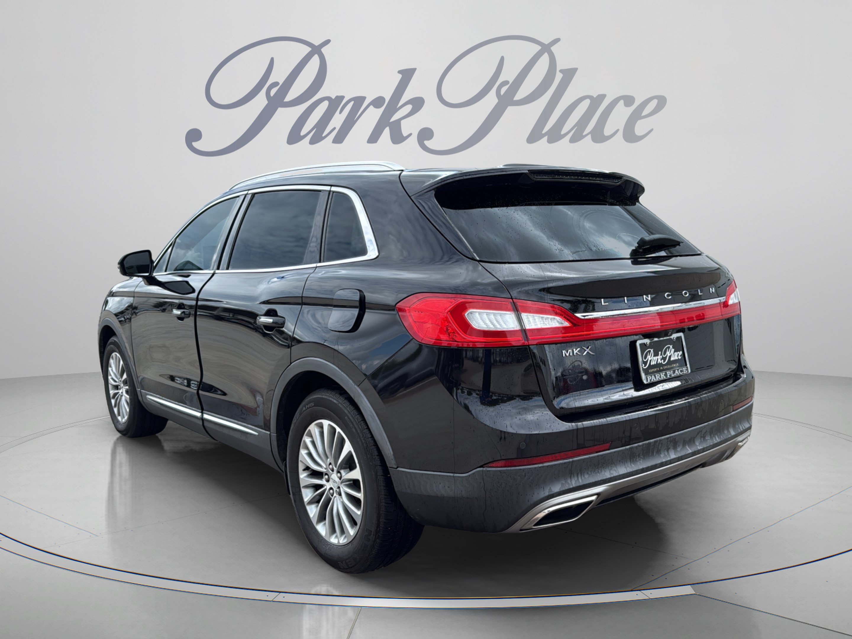 Used 2018 Lincoln MKX Select w/ Select Plus Package FWD image 3