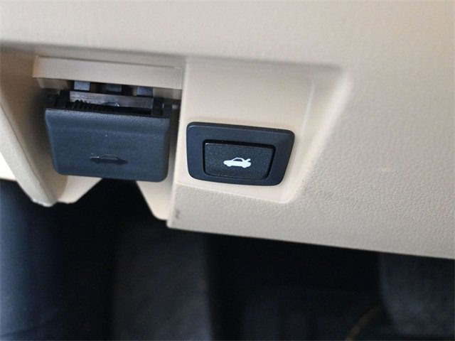 Used 2022 Volvo V60 T5 Cross Country w/ Advanced Package image 24