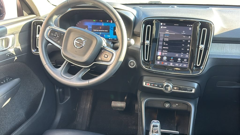 Used 2023 Volvo XC40 B5 Plus w/ Driver Assist Package AWD/4WD image 7