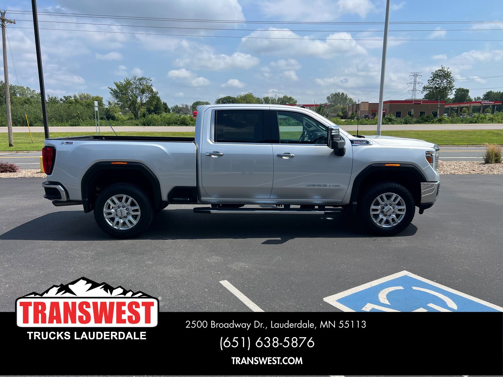 Used 2021 GMC Sierra 2500 SLT w/ SLT Premium Package image 2
