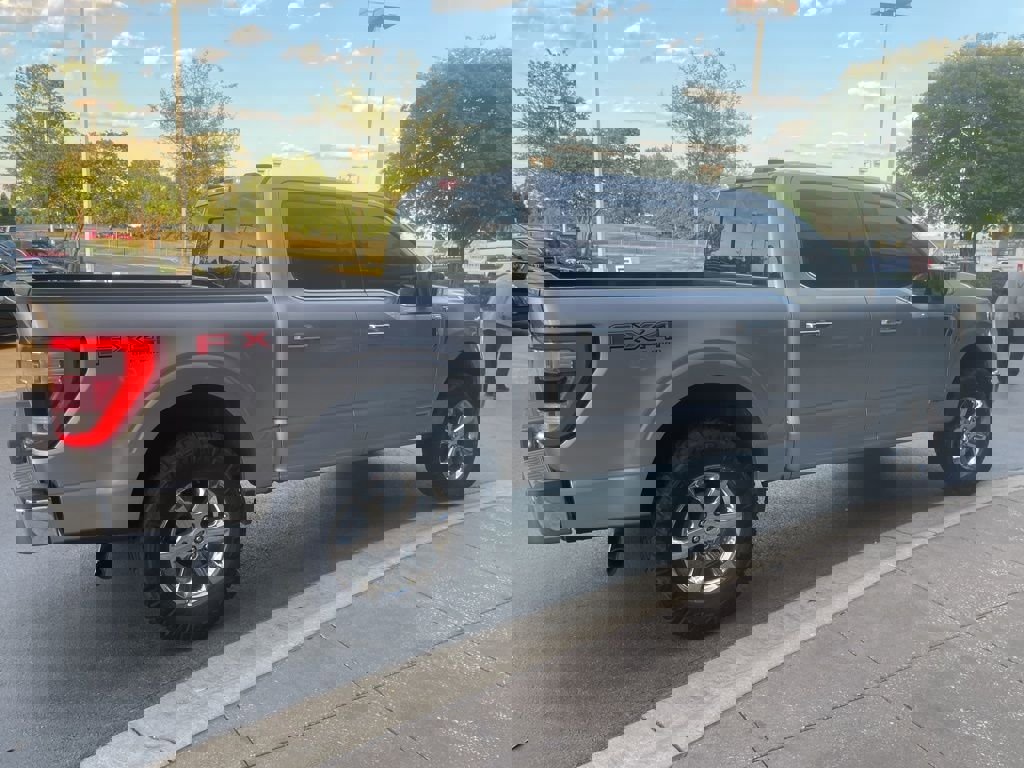 Used 2021 Ford F150 Lariat w/ Equipment Group 502A High AWD/4WD image 3