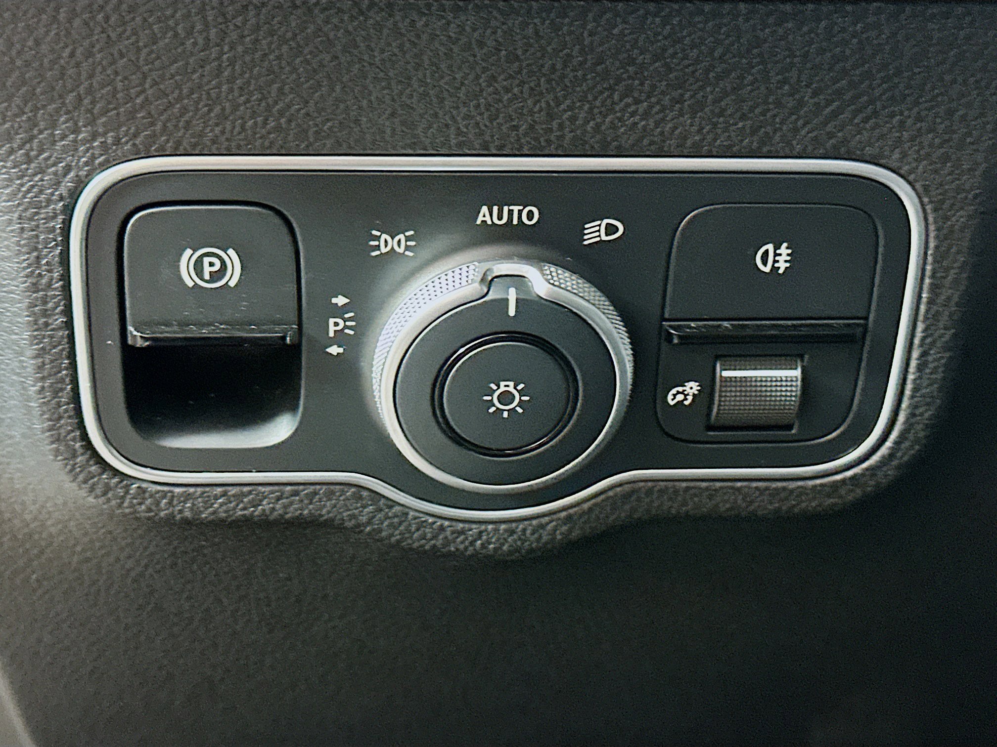 Used 2024 Mercedes-Benz EQB 250+ image 17